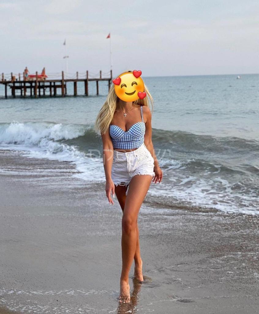 אישה כוסית -בהרצליה