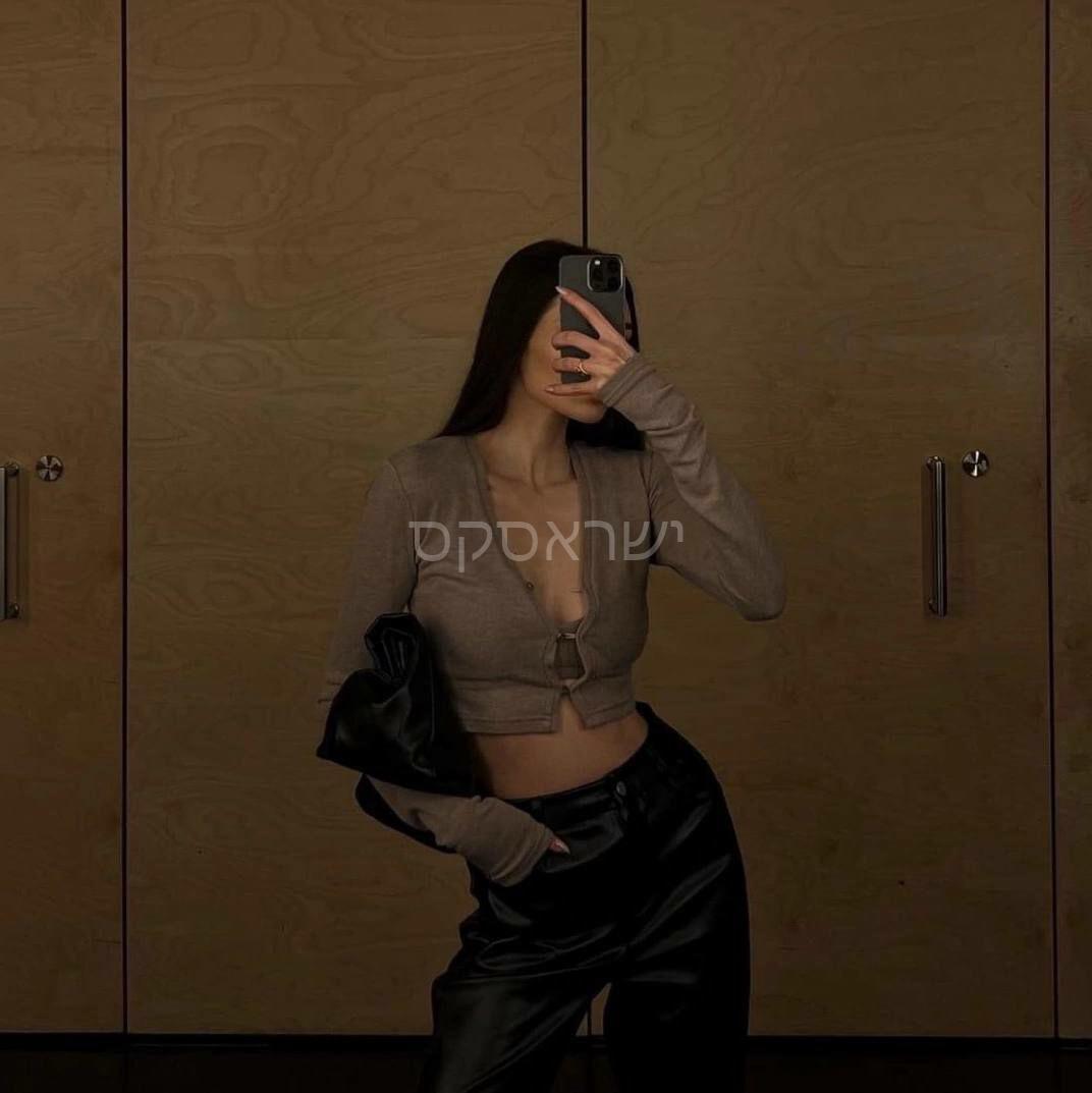 מארחת סקסית – רמת גן