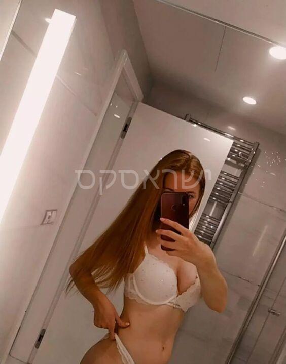 קארינה – נערה ישראלית בת 19 –  בצפון הארץ